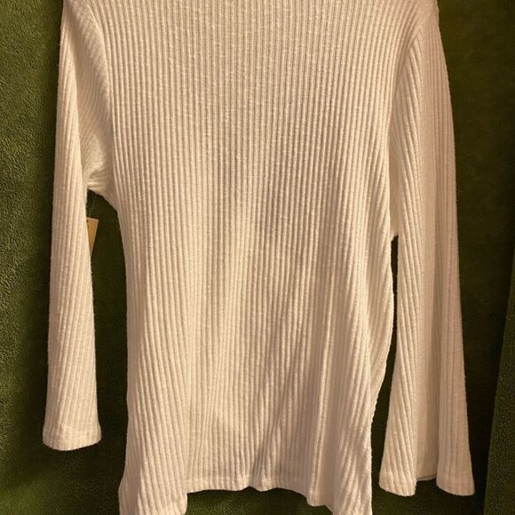 Urbanology Women’s Ivory Knit Top, size 2XL. (S 02) - Picture 3 of 4